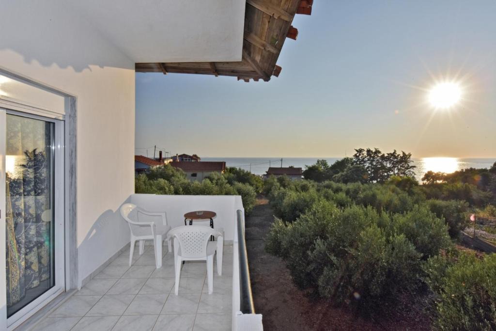 Nea Potidaia House | Katies Spacious House by a quiet beach next to Nea Potidea