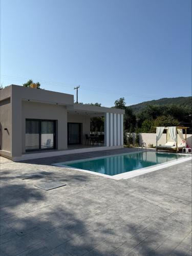 Linia Villa | Katikia