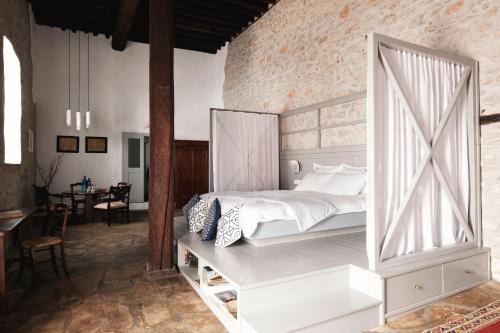 idhra House | Keresbino Hydra Manor House