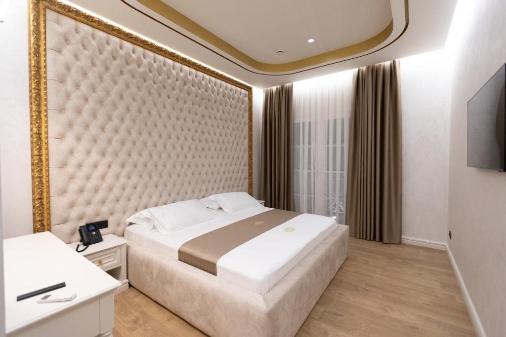 Mbrostar-Urë Hotel | King & Queen Boutique Hotel