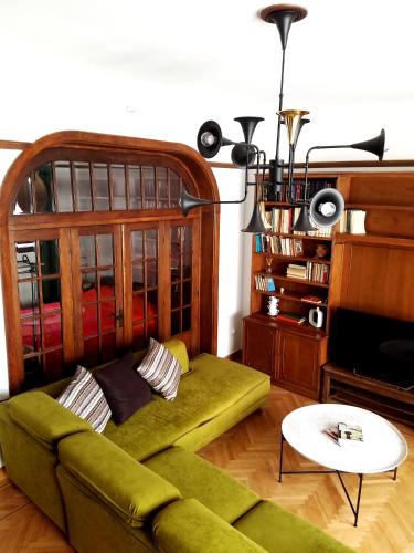 Neapoli Apartment | Kolonaki Deco Apartment