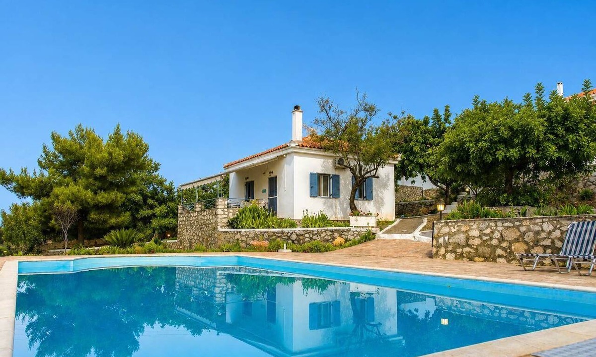 Pylos-Nestoras Apartment | Koroni Akrita Charm, Schiza Poolside & Garden Nest