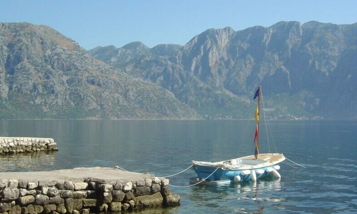 Prcanj Villa | Kotor Villa on the fiord! Swimming jetty, beach+amazing views 6-14 in 6 bedrooms
