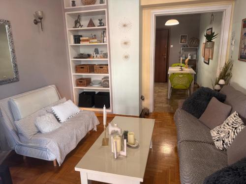 Kallithea Apartment | Kouklospito Cozy City Apartment in Kallithea Athens
