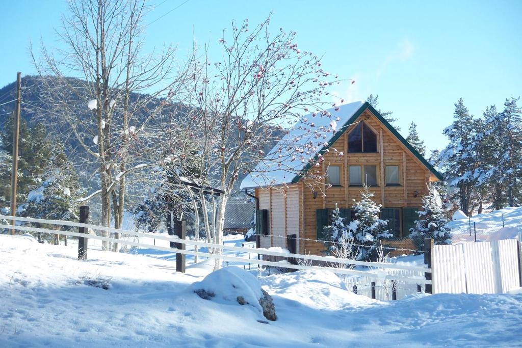 Zabljak Apartment | Kuca u borju - House in pines