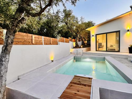 Agia Marina House | La casa di Bei-peaceful and secluded retreat with private pool- By Villa Mana Gers