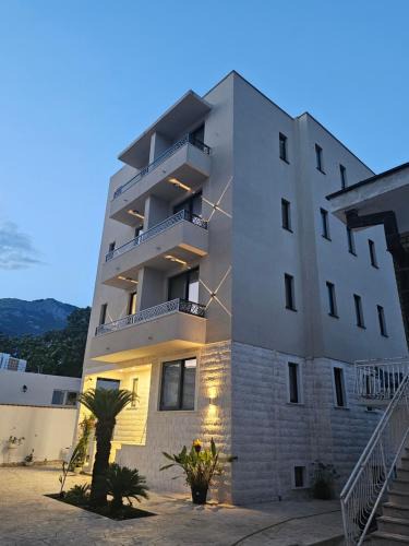 Maini House | La Vida Apartments