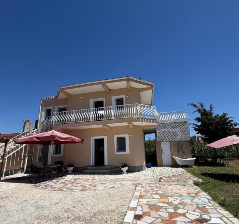 Ishem House | Lalëz Villa Hoxha