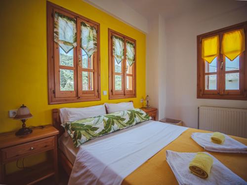 Papa Nero House | Lemon House for big family in Damouchari - Delicious Houses