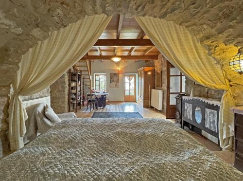 Diasella Apartment | Lina's Art and Stone Studio