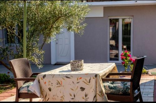 Tragilos House | Liopetra