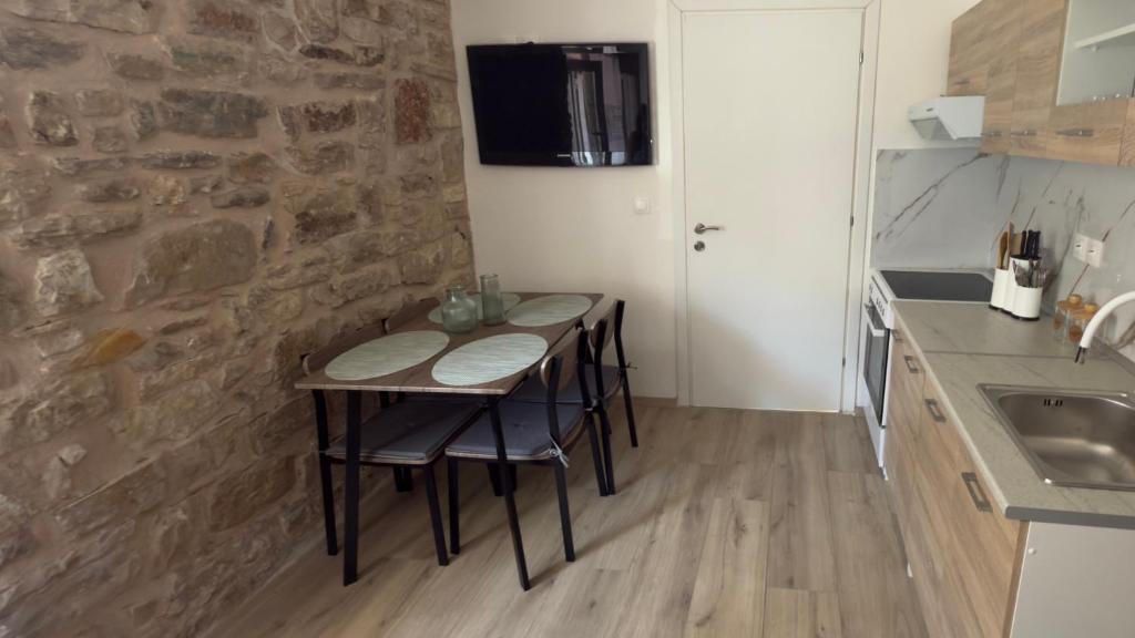 Melikia Apartment | Lithos Studio