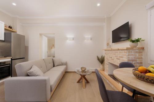 Dassia Apartment | Little Home