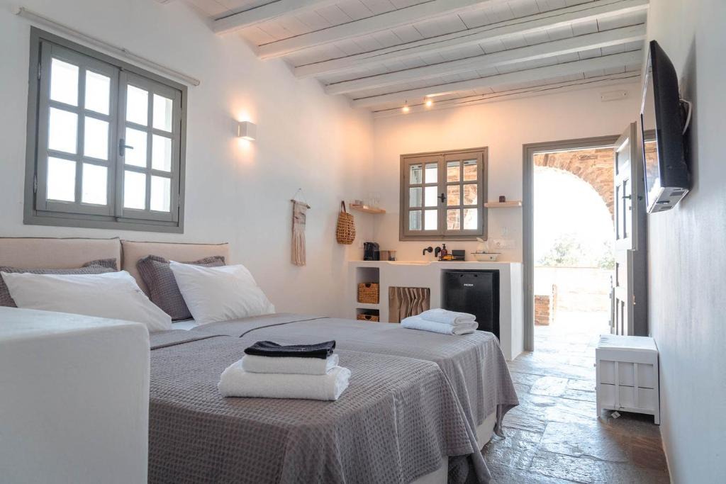 Exomvourgo Hotel | Living Blue Tinos