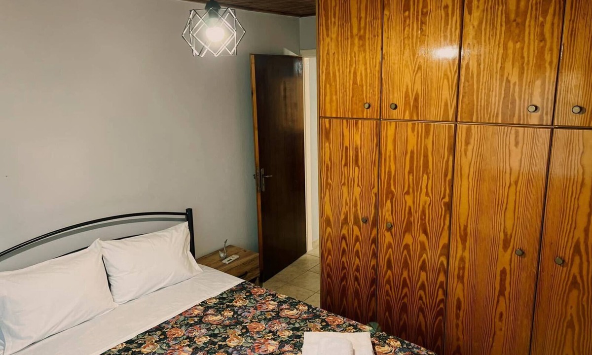 Troezen Apartment | Lovely 2 Bd Home in the Heart of Troezen