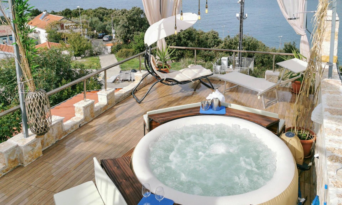 Utjeha Apartment | Lovely apartment in Utjeha with sauna