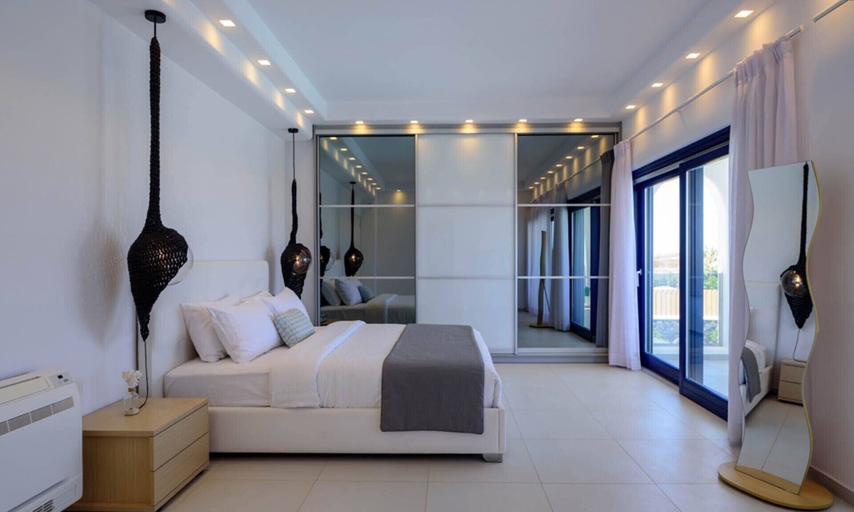 Exo Gialos Villa | Lovely Santorini Villa | 3 Bedrooms | Aria Villa | Private Pool & Close