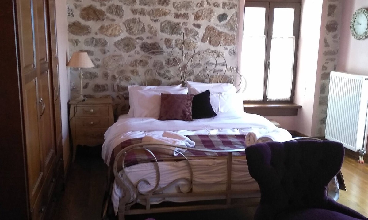 Raftis House | Luxurious Suites with Great View to Loussios Gorge