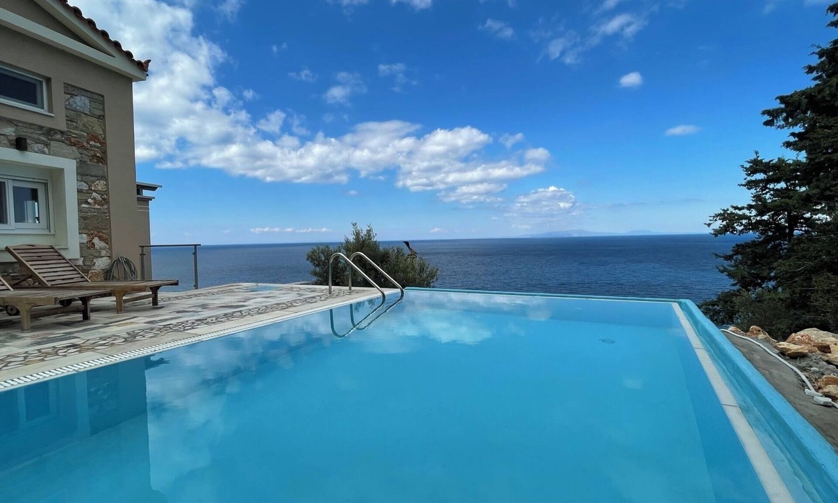 Karlovassi House | Luxurious Villa Elise with infinity pool and sensational Aegean Sea views
