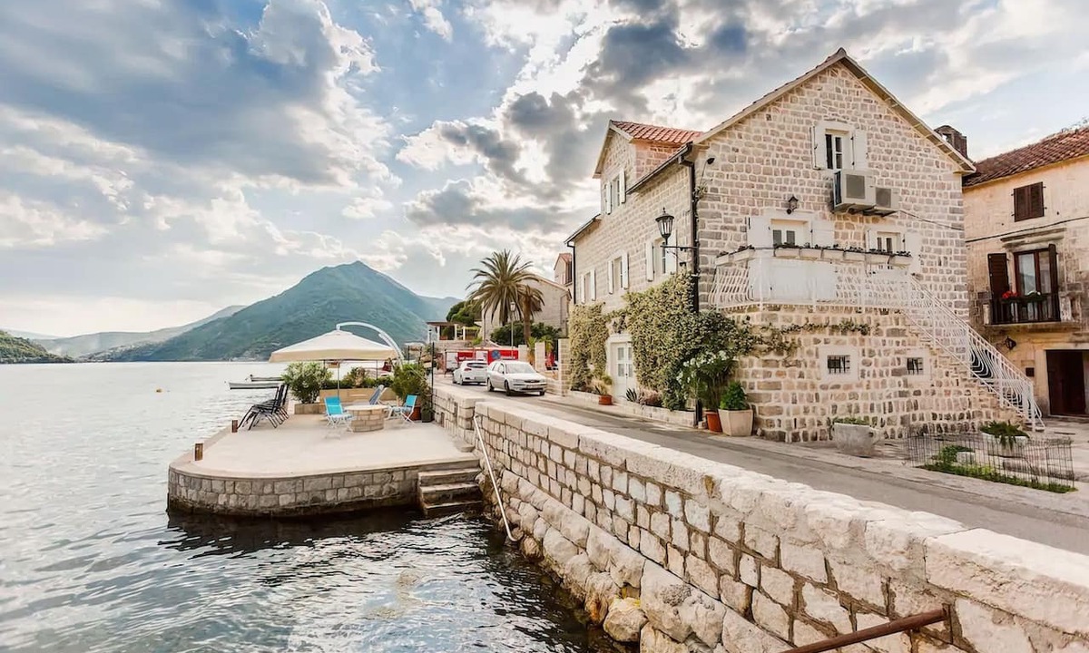 Perast House | Luxury 6 bedroom house on waterfront