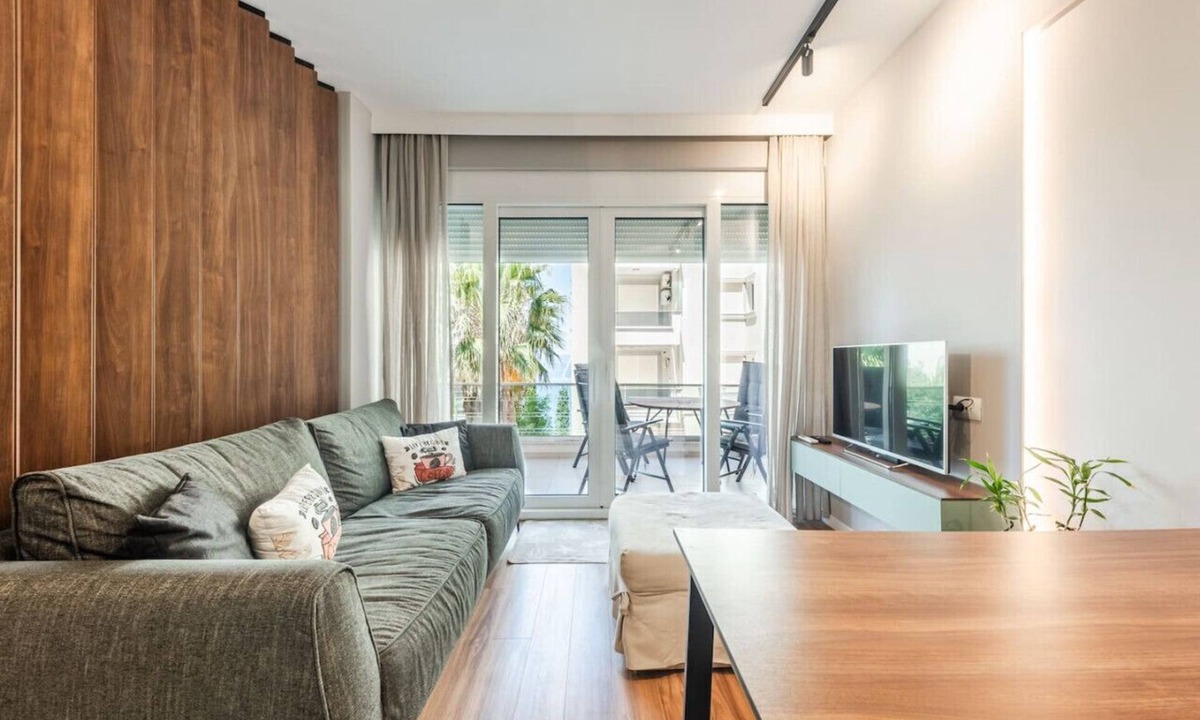 Vlore Apartment | Luxury Seaview Apartment with Free Parking by PikHost
