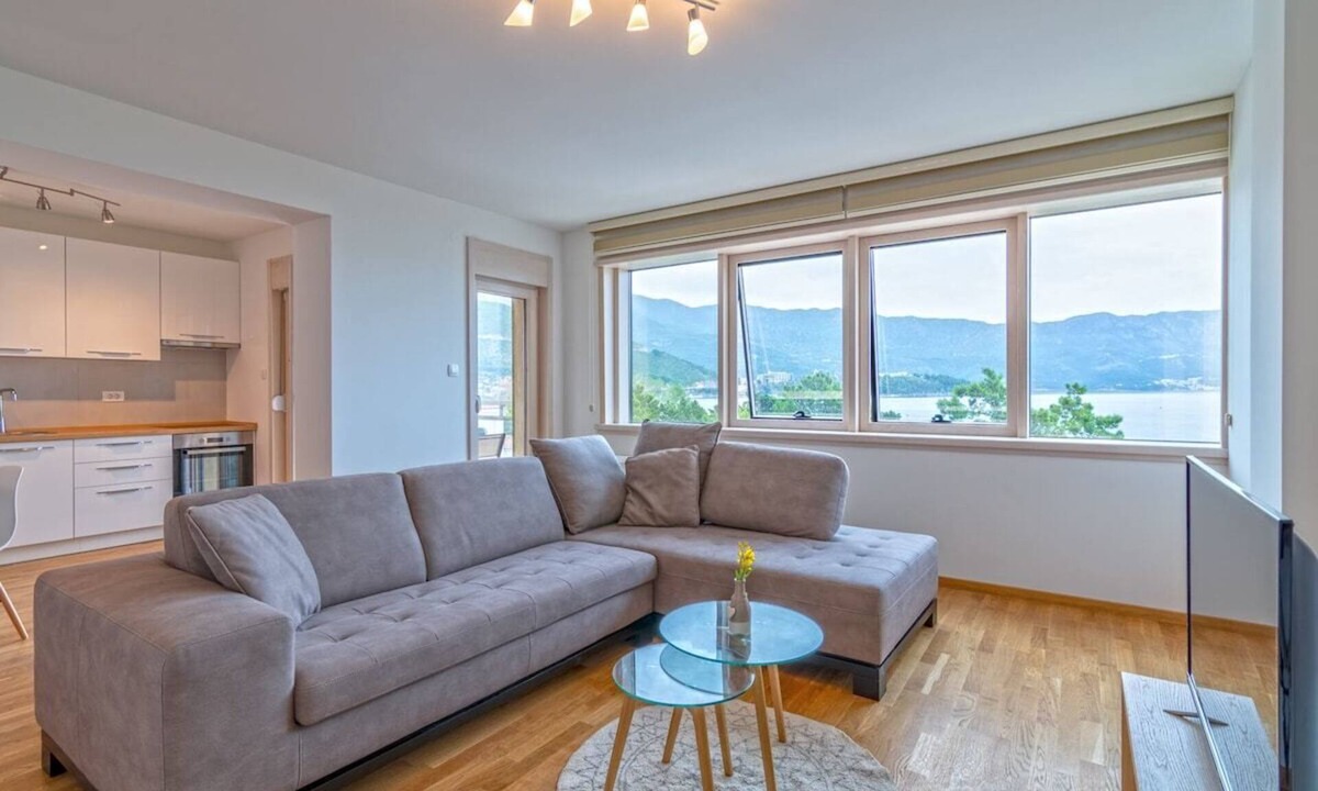 Budva Apartment | Luxury Seaview Apartment in Budva Centre – 50m from Beach, Near Old Town