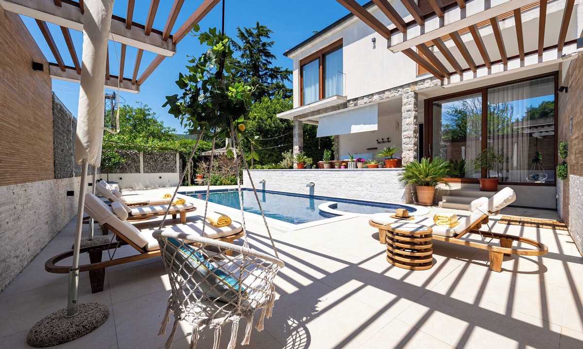 Lastva Grbaljska Villa | Luxury Triple Studio Apartment W/Pool