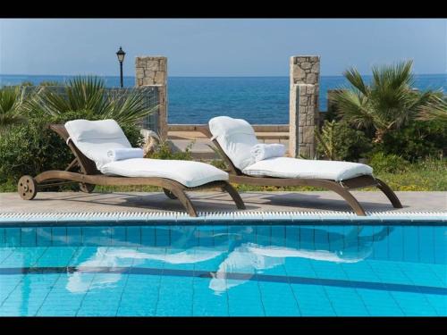 Analipsi Villa | Luxury Villa Beachfront 5 Bedrooms 10-12 Persons
