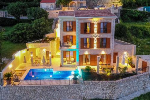 Lapcici Villa | Luxury Villa Flower