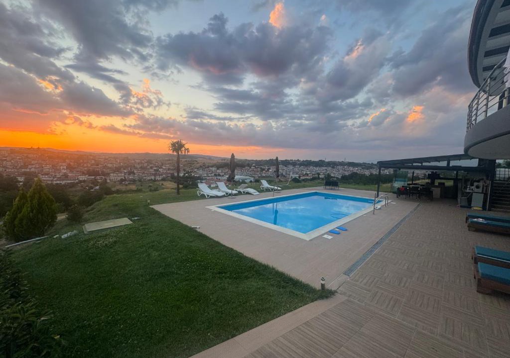 Grevena Villa | Luxury Villa Rafaela Οικογενειακή βίλα με ιδιωτική πισίνα, BBQ κ παιχνίδια Ιδανική για οικογένειες με παιδια