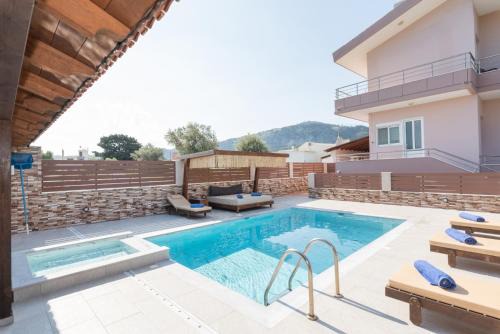 Maritsa Villa | M & S Villa - 4 bedroom villa with heated pool