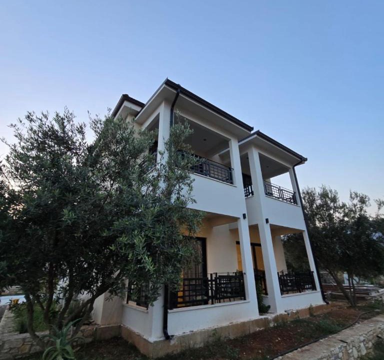 Himare Hotel | Mana's Villas