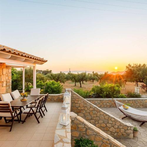 Riglia House | Mani's Aura Seaside - Paradise Villa With Garden