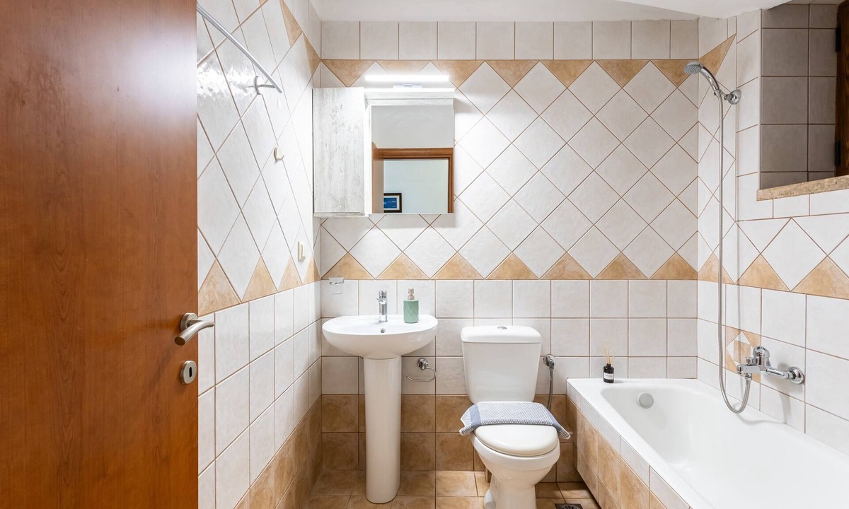 Riglia House | Mani Stone Villa Majlinda - Tranquil Getaway Gem