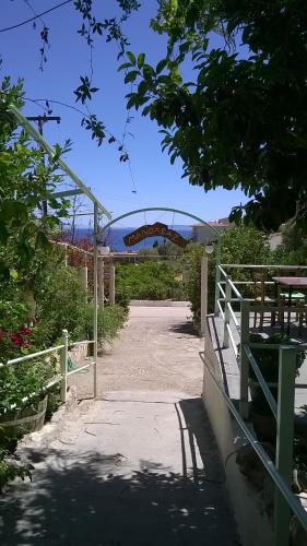 Livadi House | Manoleas Tavern & Rooms to Let