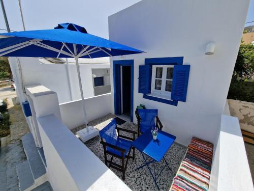 Kamari House | Maraki's Little House Santorini
