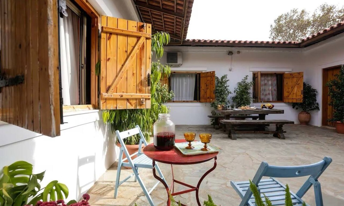 Kropia Apartment | Marousa's Country House 12’ from Athens Airport by ΜPS