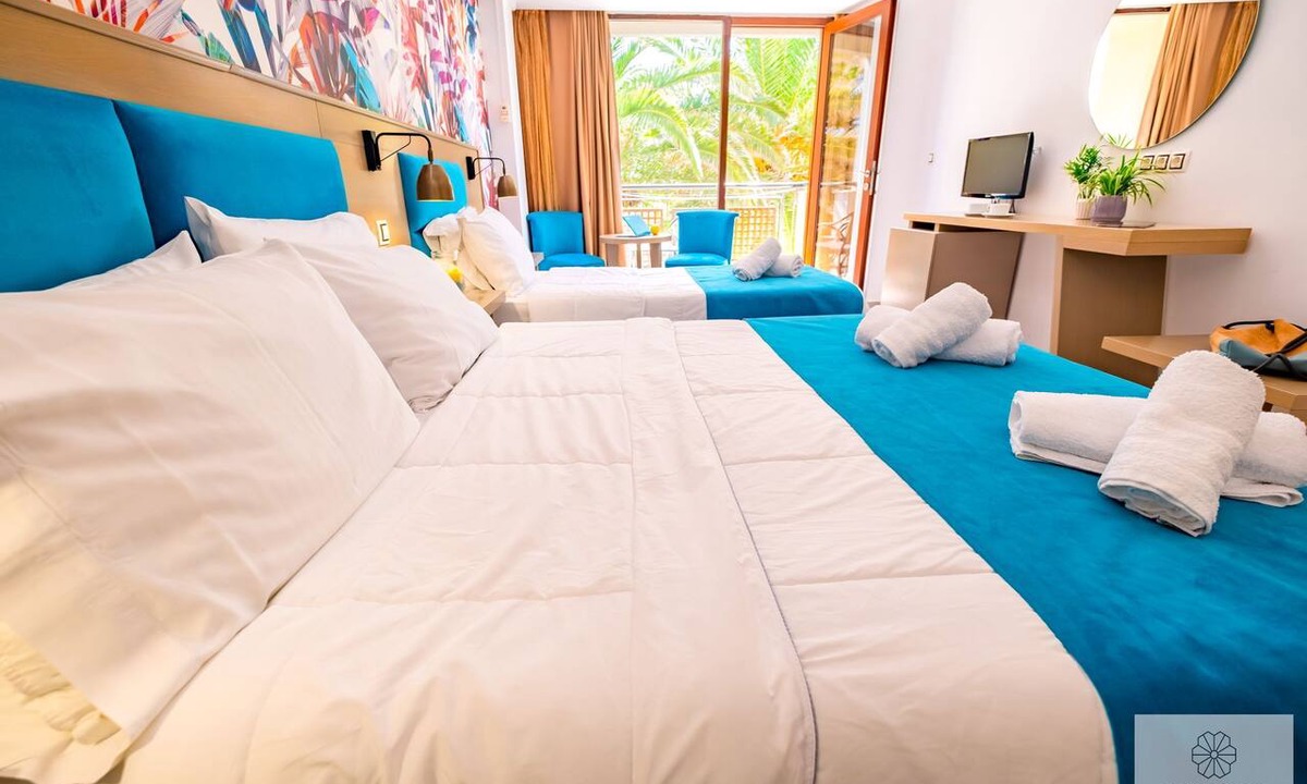 Platanes Hotel | May Beach Hotel