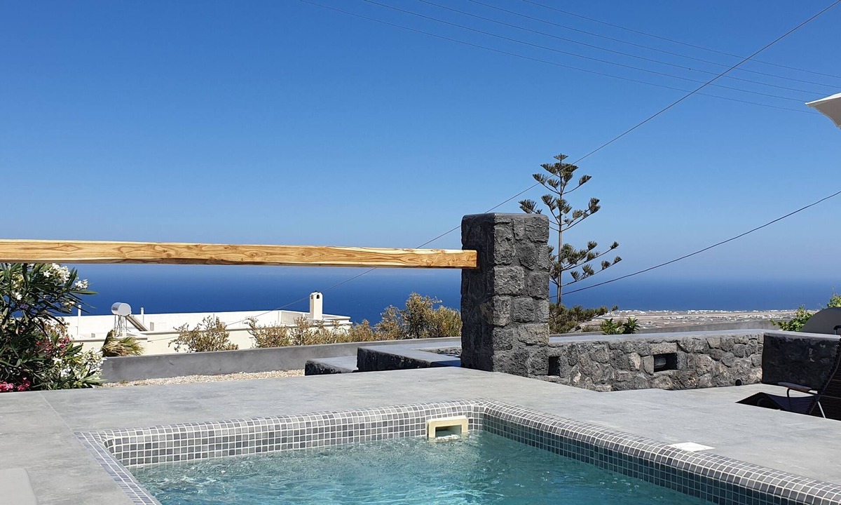 Imerovigli Villa | Maya luxury house & suite with two outdoor warm tubs at Imerovigli-Santorini