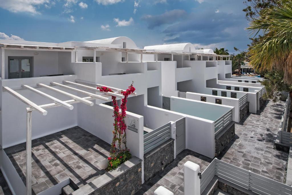 Perissa Hotel | Meltemi Excelsior Suites