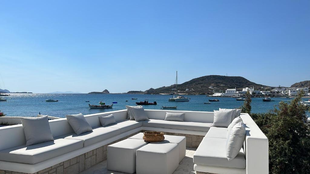 Apollonia House | Milos AquaBliss Beachfront Villas