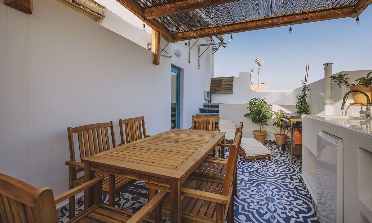 Old Town Rethymnon House | Minoos Residence, Central restored/modern 3floor house w/seasonal roof pool
