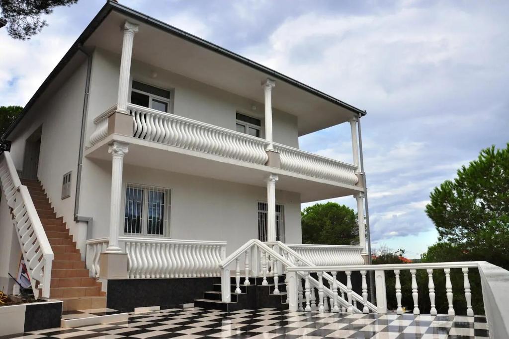 Lustica Apartment | Mirišta - Spacious apartment in lush nature sea & forest