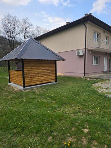 Ninkovici Apartment | Mirina village house