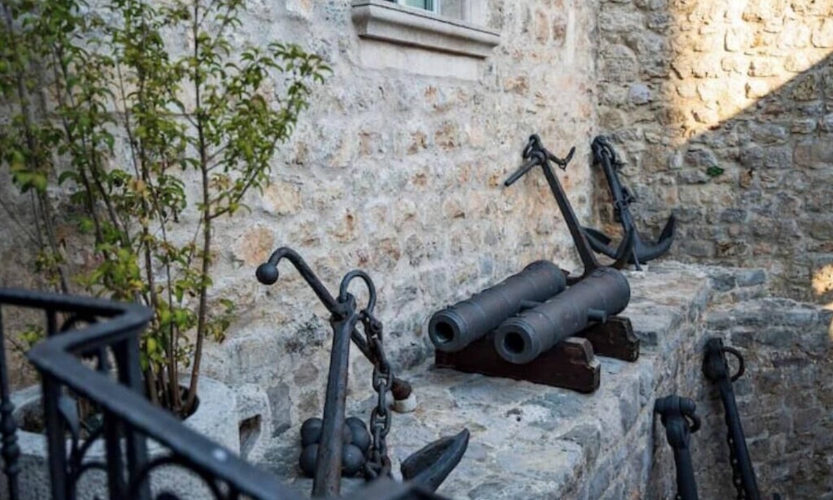 Herceg Novi Apartment | Mistral Studio – Historic Charm, Stunning Views & Relaxing Terrace