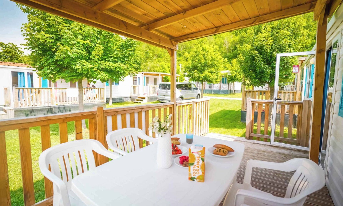 Sami House | Mobilehome with air conditioning, terrace and pool