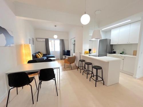 Exarhia Apartment | Modern 2BR Central Exarchia Apt I Walk to Metro & Museums