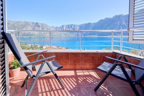 Prcanj Apartment | Modern 2BR Flat - 5 Minutes from the Beach