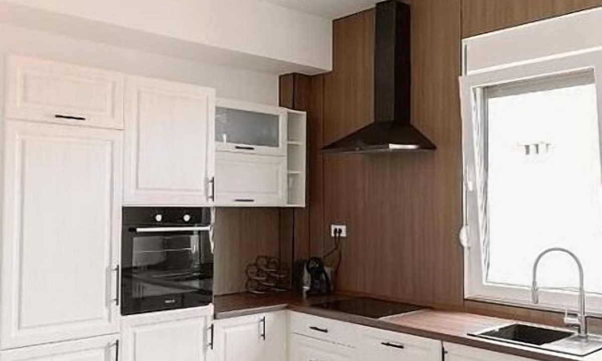 Lazi Apartment | Modern 3 Bedroom Apartment in Quiet Budva with 2 Balconies
