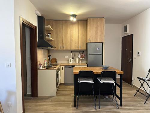 Maini Apartment | Modern Apartment Steps from the Adriatic